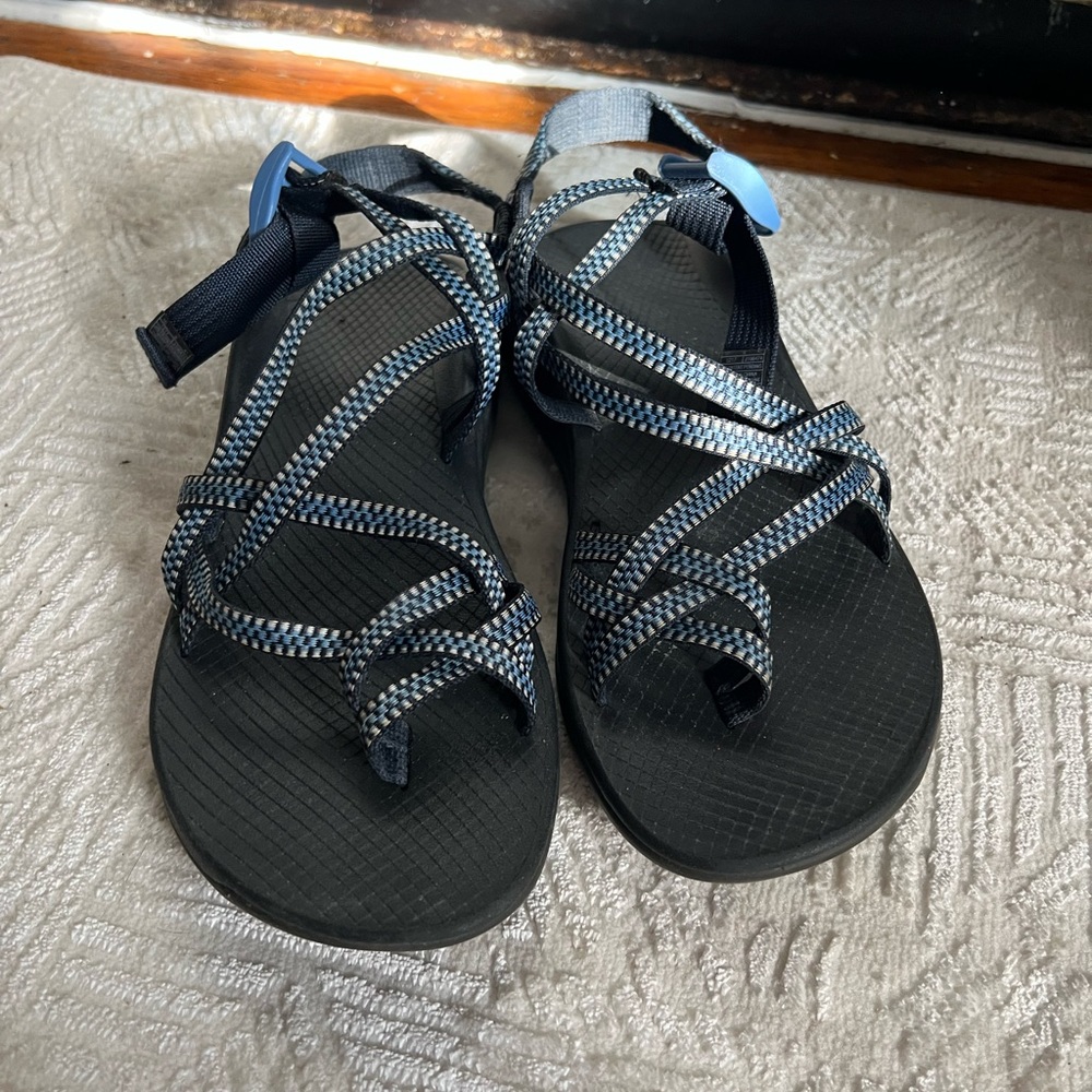 ZX/2 CLOUD DUAL STRAP CUSHIONED SANDAL in blue/white pattern